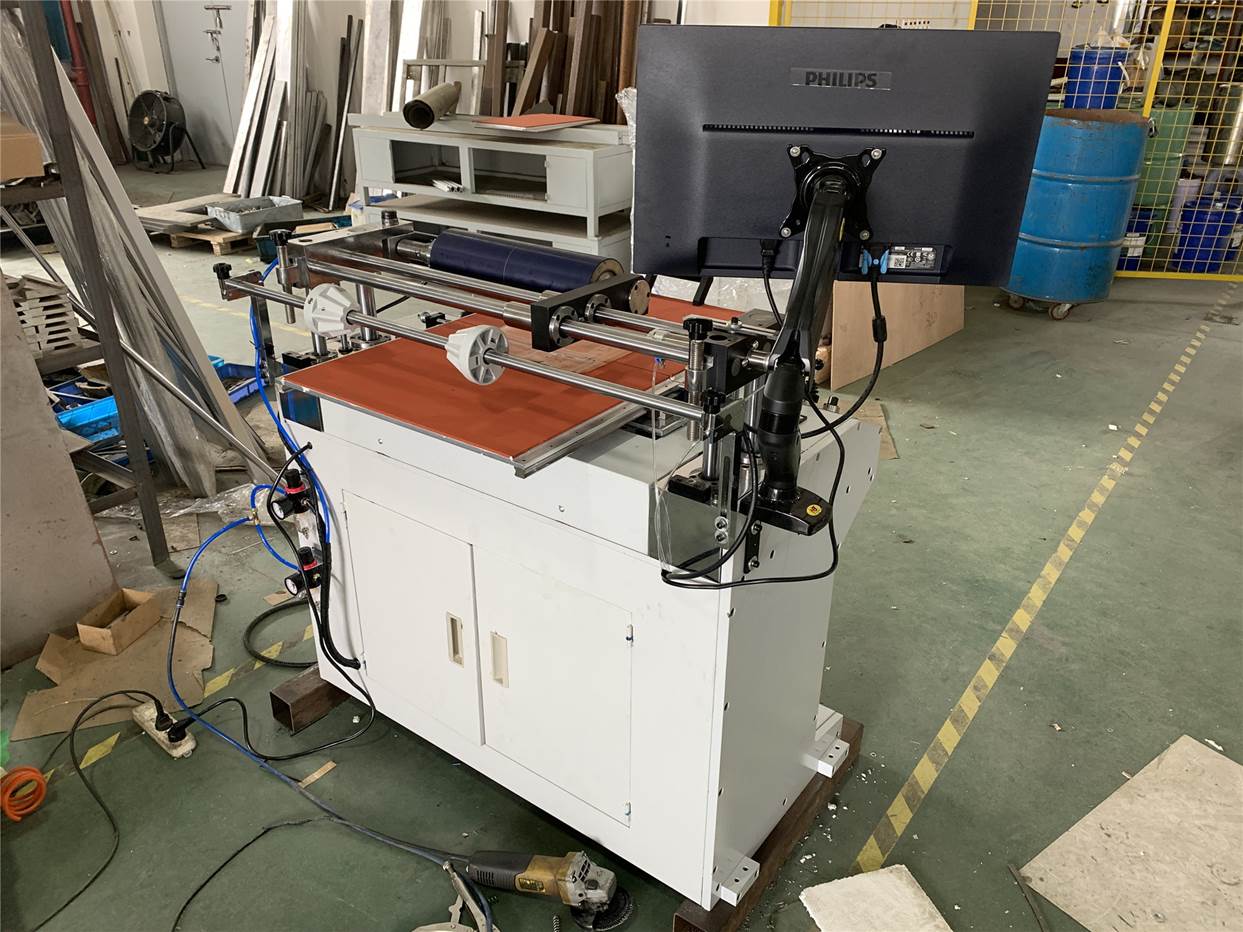 FPM-450 - система наклейки флексографских форм на формные цилиндры и
гильзы с нижним расположением камер относительно формного цилиндра
<br>- подробные фотографии и видео работы. Фотография 4.