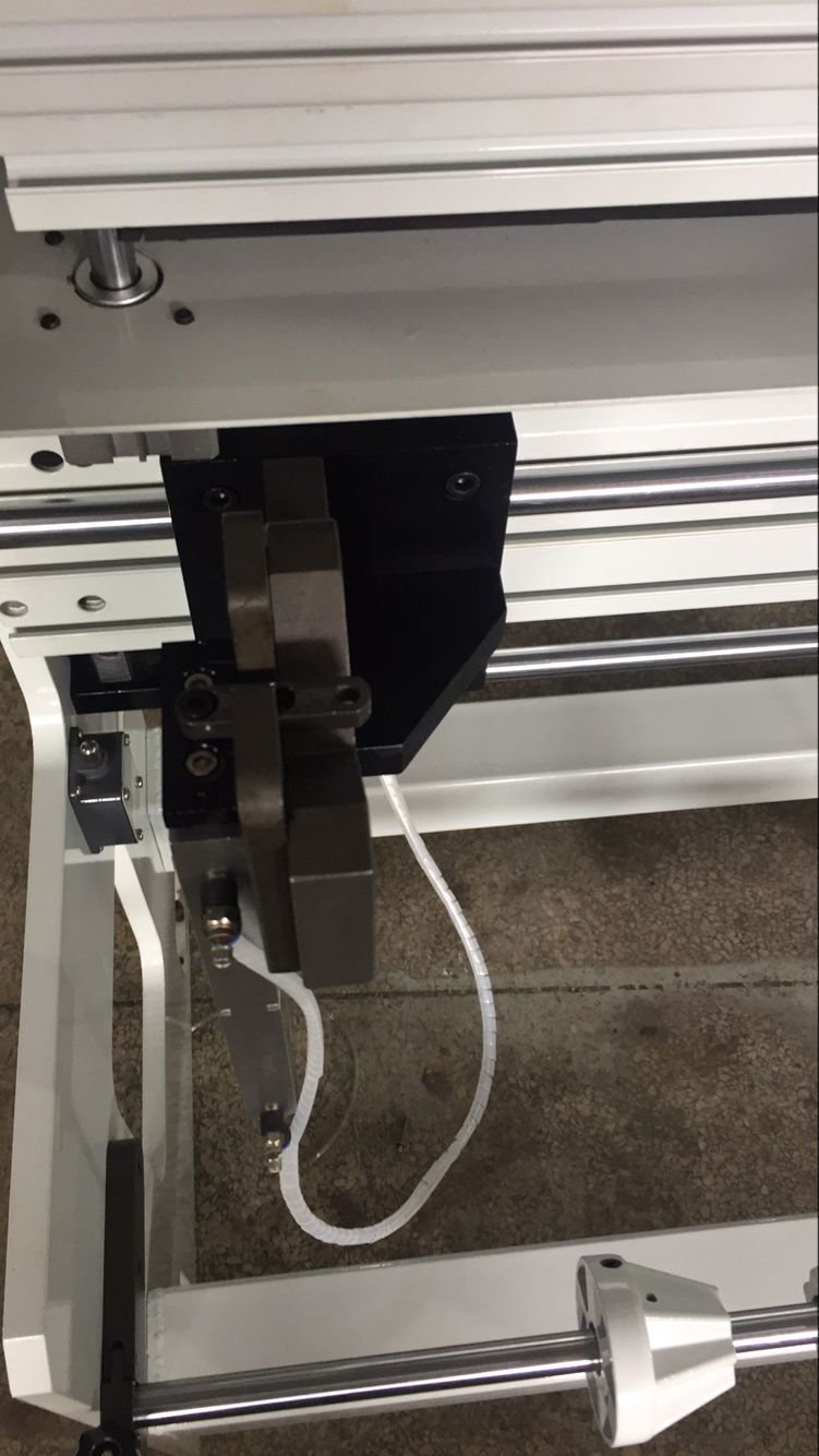 Подробные фотографии системы наклейки флексографских форм SM-450 
для наклейки форм на формные цилиндры итальянской печатной машины. Фото 3.