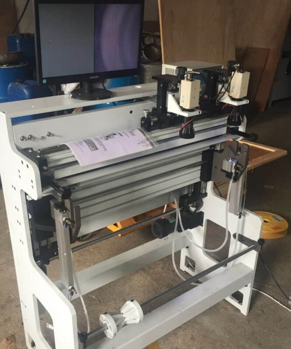 Подробные фотографии системы наклейки флексографских форм SM-450 
для наклейки форм на формные цилиндры итальянской печатной машины. Фото 5.